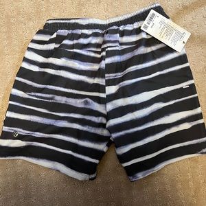 NWT Lululemon Pool shorts 7”